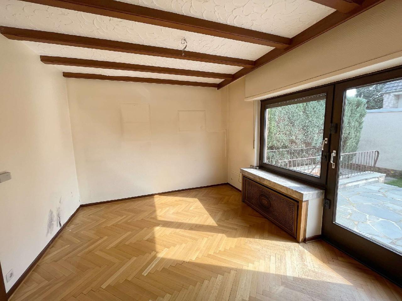 Verkauft! KaarstBüttgen Sanierungsbedürftige DHH in mit Garage und Garten