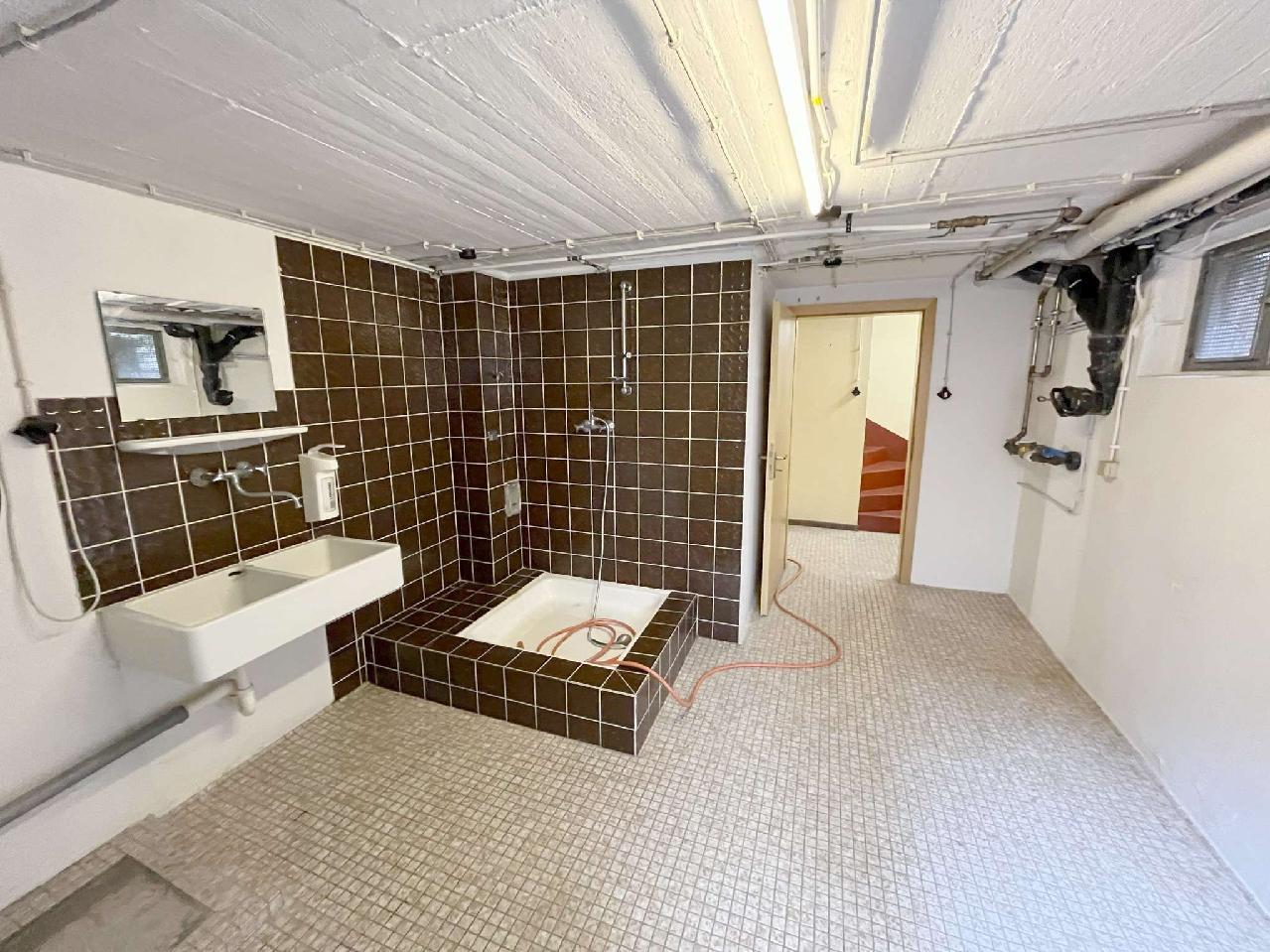 Verkauft! KaarstBüttgen Sanierungsbedürftige DHH in mit Garage und Garten