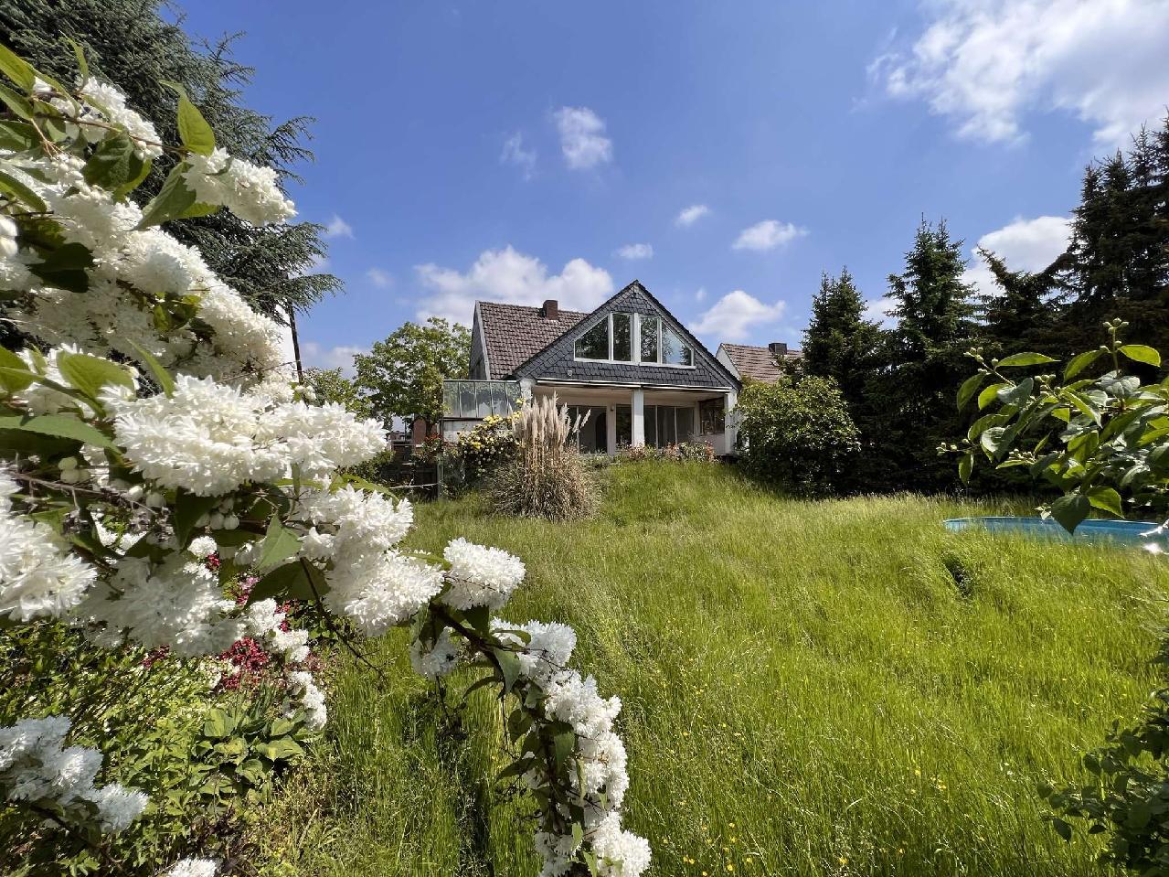 Verkauft! Freist. Einfamilienhaus in stadtnaher Lage mit Garten und Büro im Dreikönigenviertel