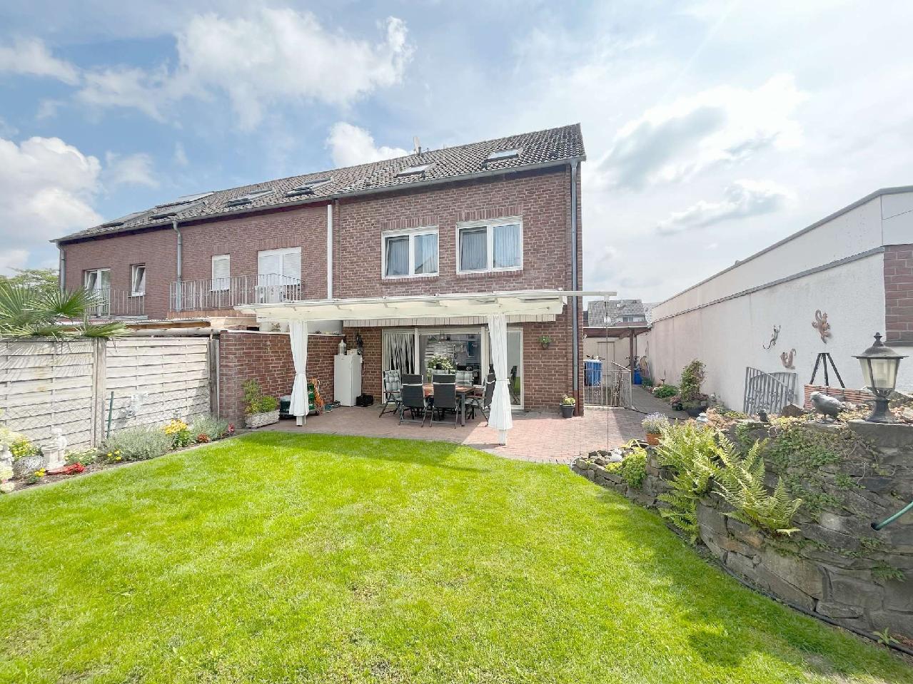 SELTENHEIT! Großzügiges Reiheneckhaus mit Garage und Garten in beliebter Lage von Grimlinghausen