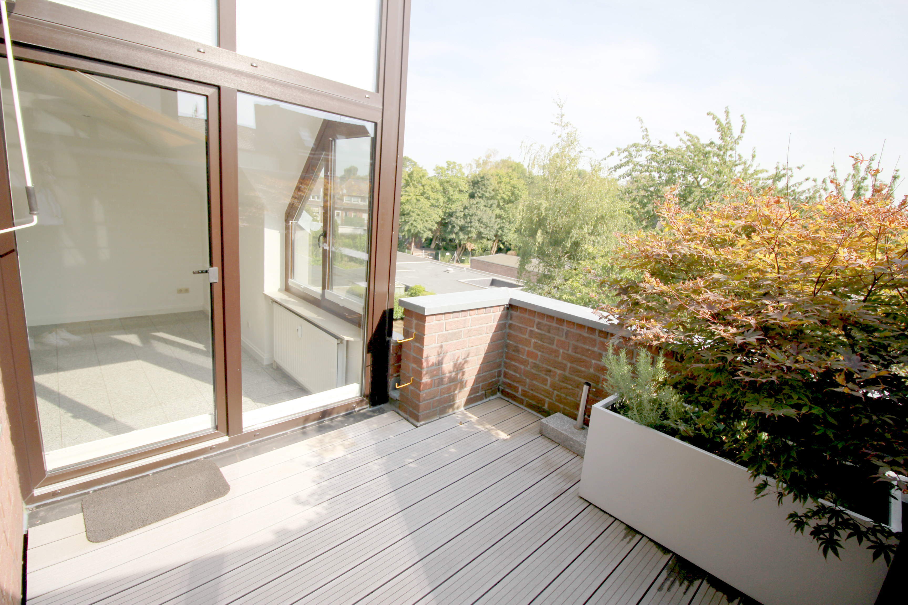 Vermietet! Top ausgestattete 2,5 Zim.-Whg. mit Dachterrasse, EBK u. TG-Stellplatz