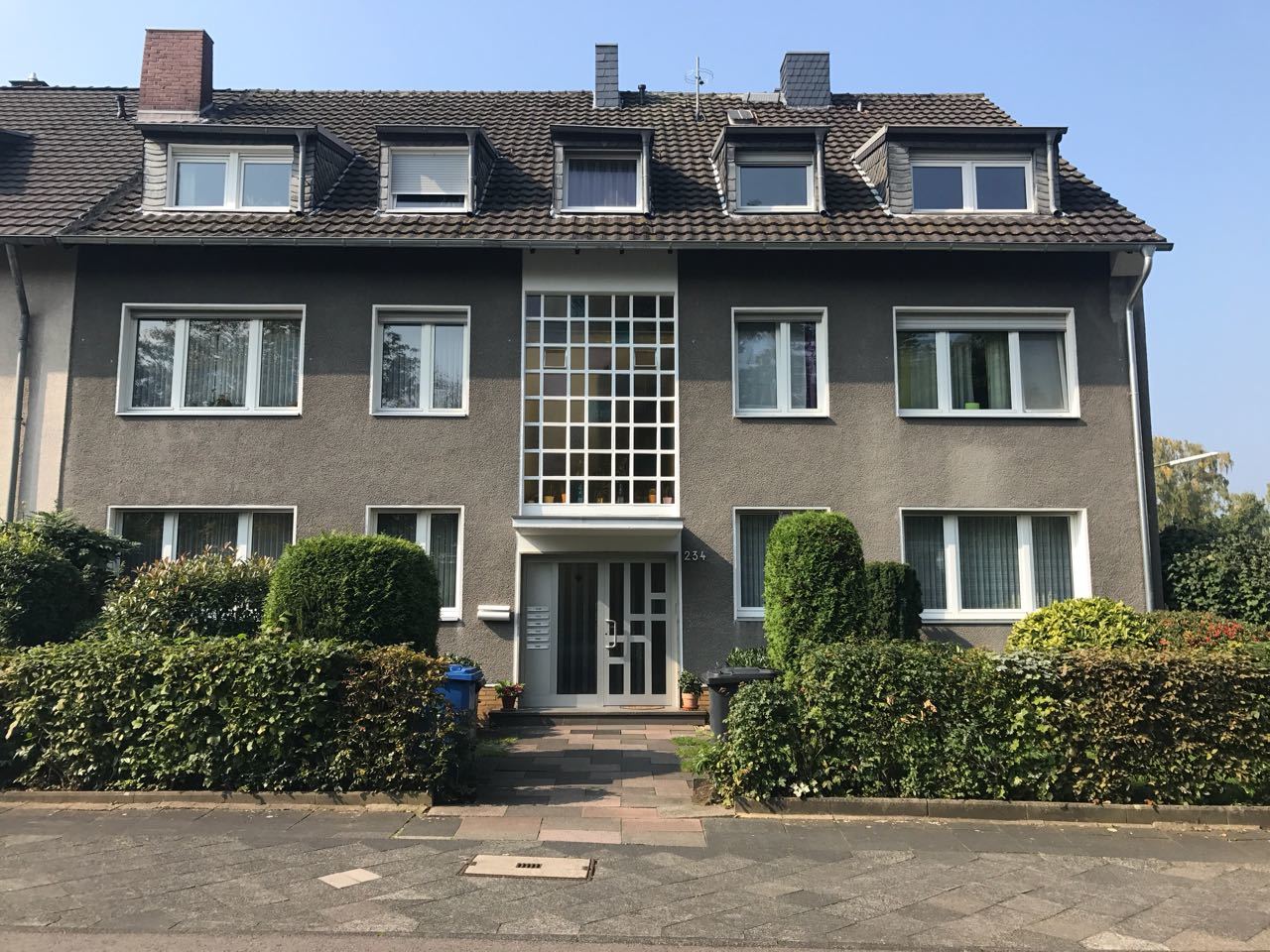 Vermietet! Neuss-Pomona: Helle  und  moderne 3-Zim.-Dachgeschosswhg mit schönem Sonnenbalkon u. Garage