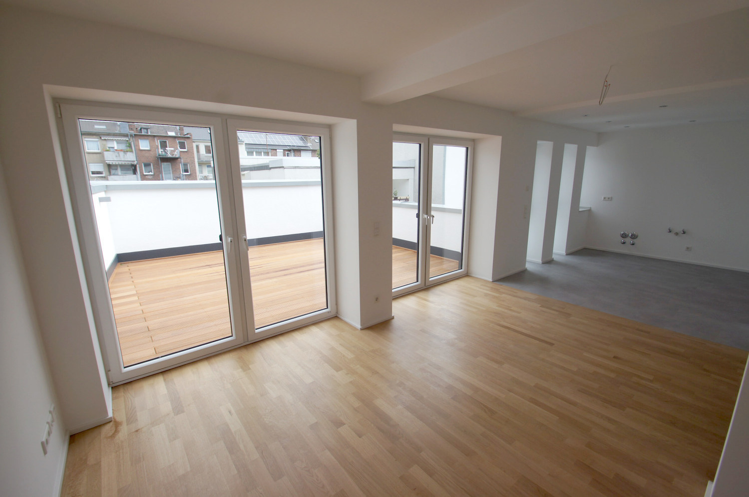 Vermietet! Helle  und  barrierefreie 3-Zimmer-Whg mit Luxusbad und 25 m² großer Dachterrasse