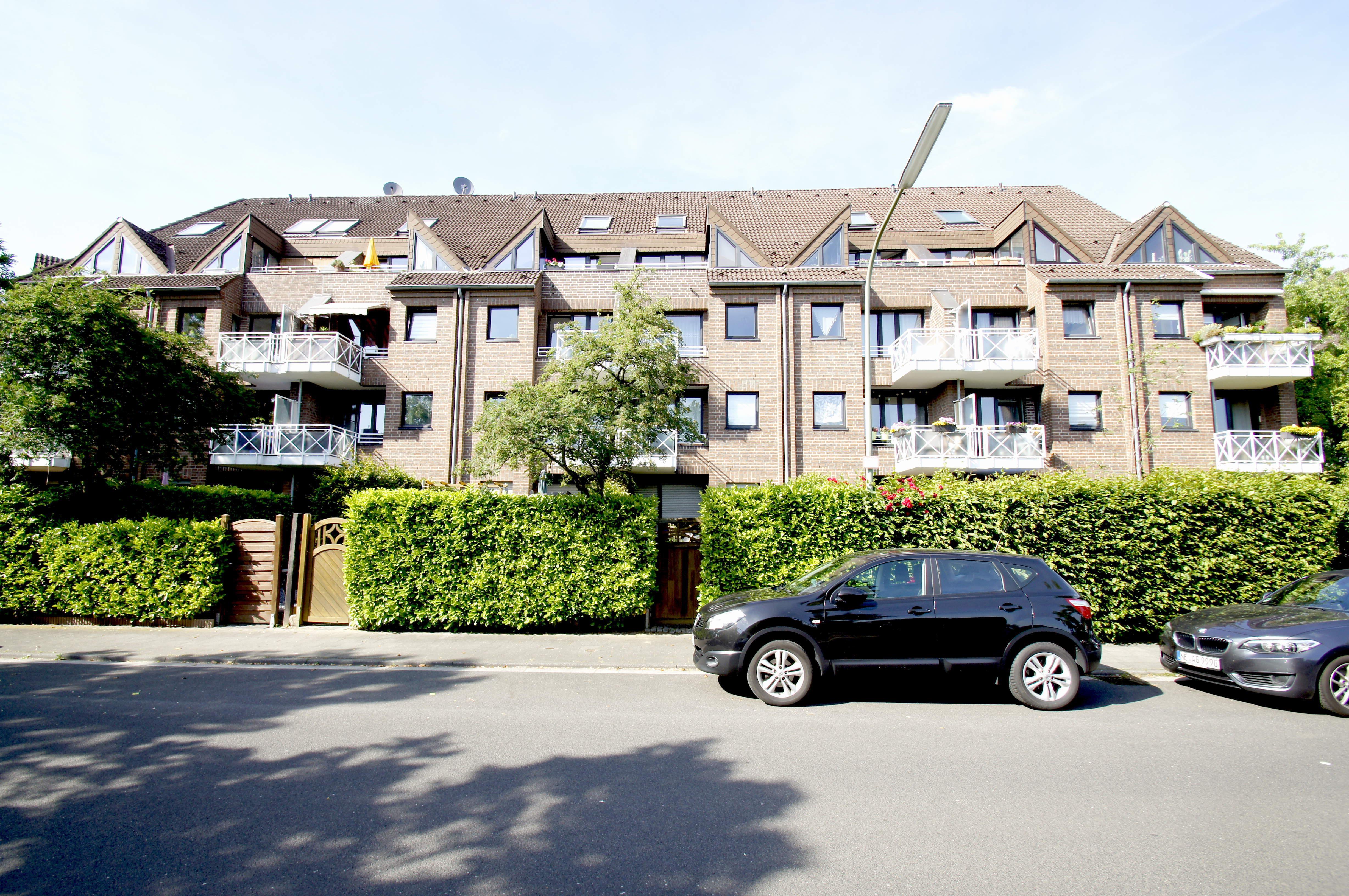 Vermietet! Helle 2-Zim.-Maisonettewohnung mit EBK u. Balkon in unmittelbarer Rheinnähe