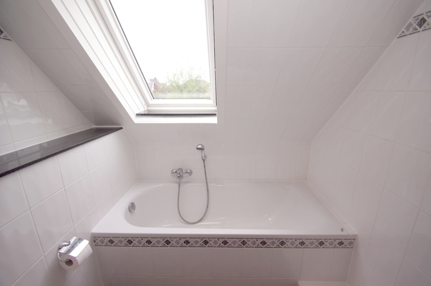 Ansicht 10 von: Vermietet! Helle u. moderne 3-Zim. Whg mit offenem Wohn-Essbereich, Kamin u. Südwestbalkon