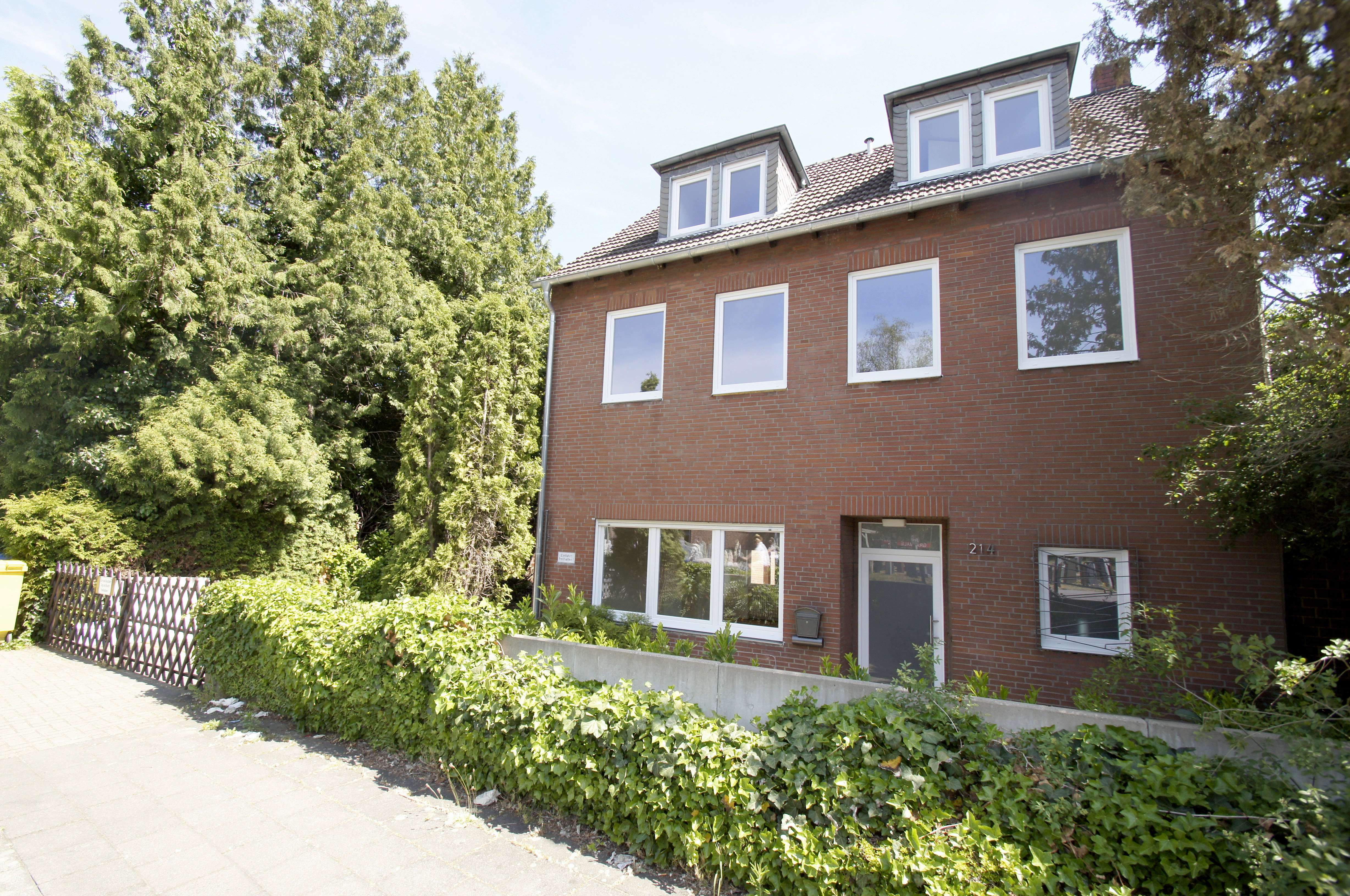 Vermietet! ERSTBEZUG NACH SANIERUNG: Freistehendes EFH mit Garage u. großzügigem Garten