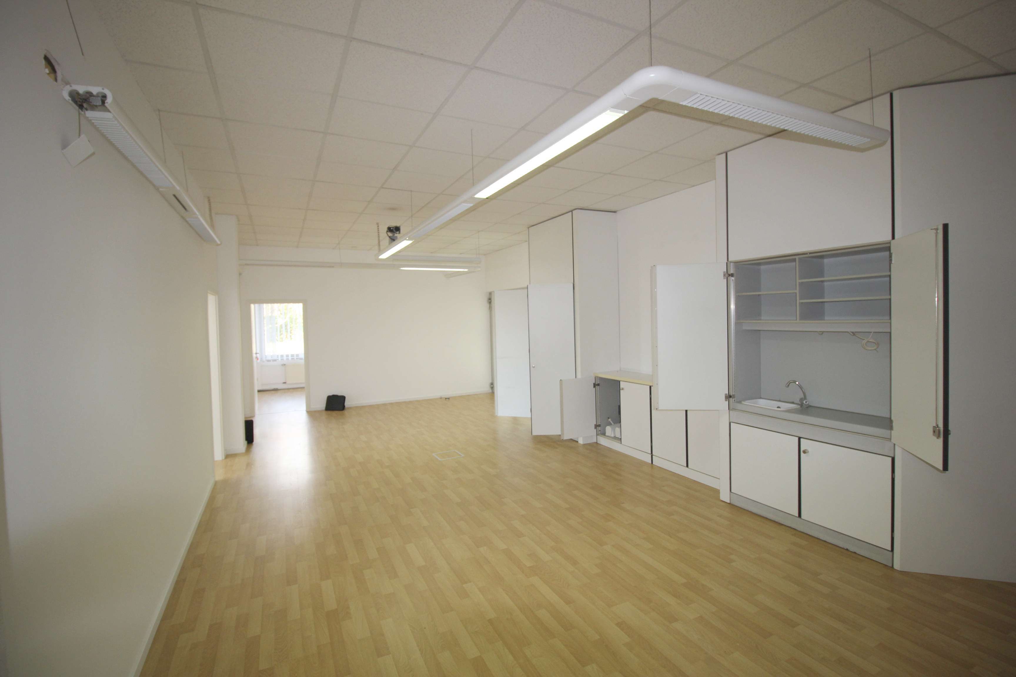 MG-Waldhausen: Barrierefreie und helle Büro- und ...