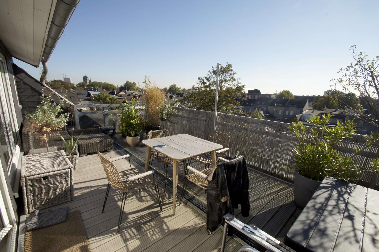 Vermietet!  2,5 Zi.-Whg. mit 22 m² großer Dachterrasse u.neuem Bad