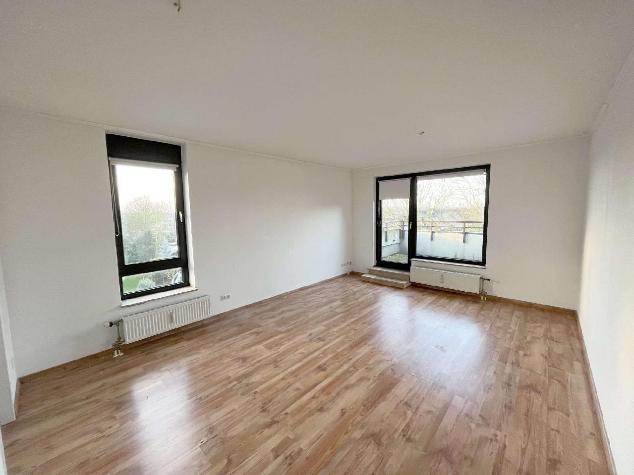 Vermietet! Helle Dachgeschosswohnung mit Balkon, TG-Stellplatz und Gäste-WC in Kaarst