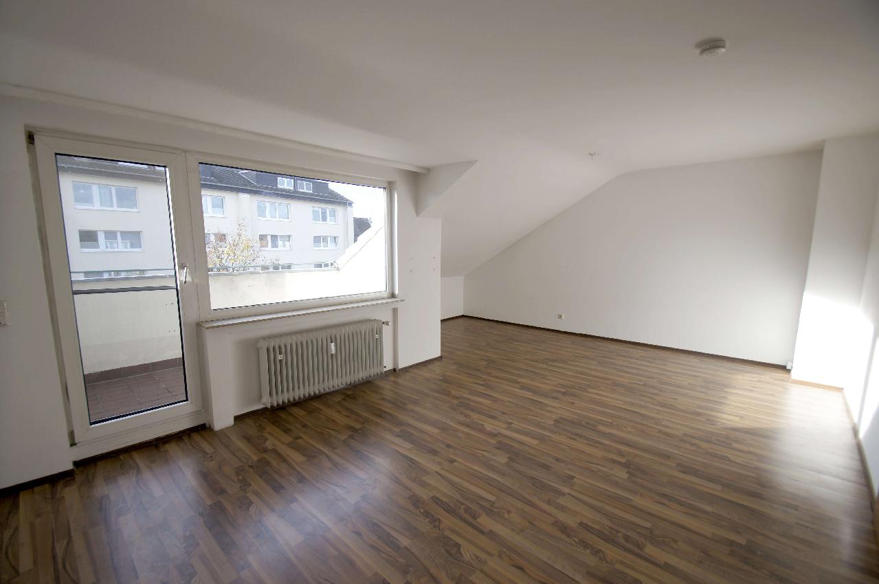 Vermietet! Nur mit WBS-Schein: Dachgeschosswohnung mit Loggia und Garage in Neuss-Allerheiligen