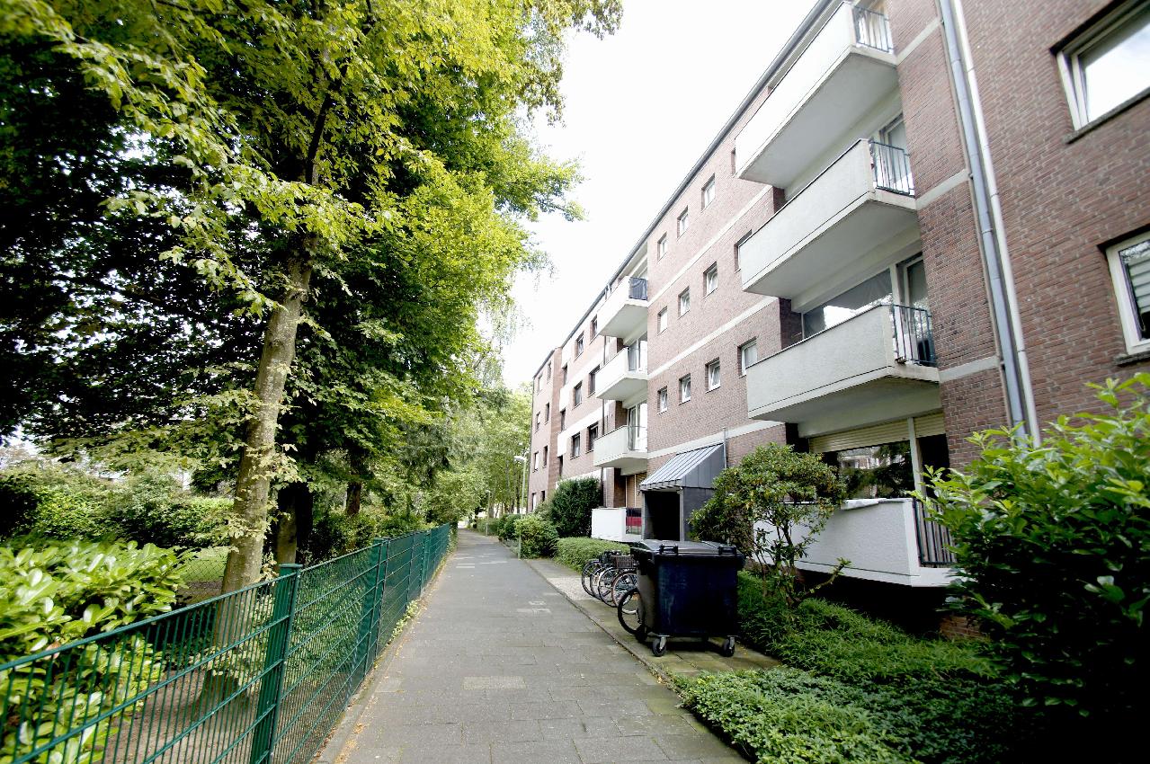 Vermietet! Helle u. großzügige 3-Zi.-Whg. mit Balkon u. Wannenbad im Neusser Lukasviertel