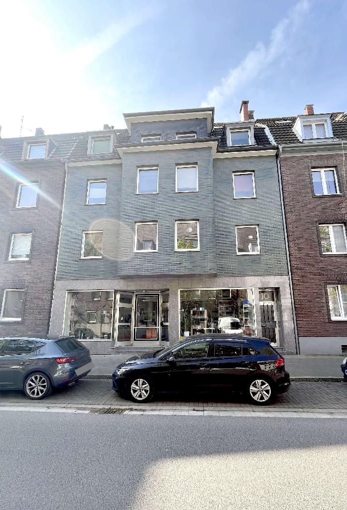 Modernisierte 2,5-Zimmerwhg. mit EBK, Badezimmer mit Dusche u. Badewanne im Neusser-Barbaraviertel