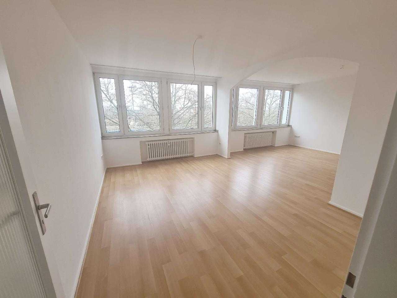 Renovierte und helle 3-Zimmerwohnung mit Einbauküche in zentraler Lage der Neusser Innenstadt