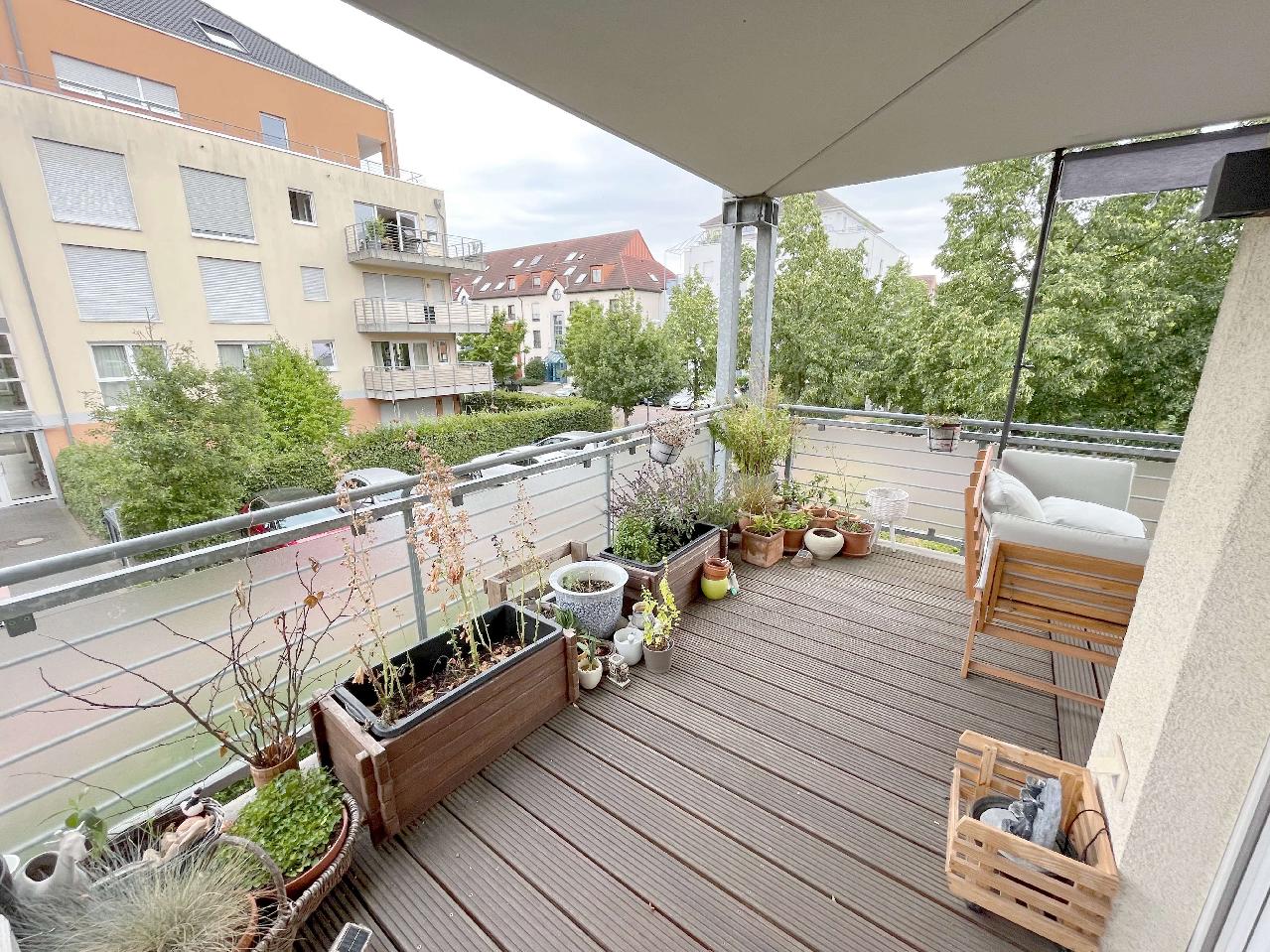 Vermietet! 3-Zi. Wohnung mit EBK, Aufzug, TG-Stellplatz  und  großem Balkon in Neuss-Meertal