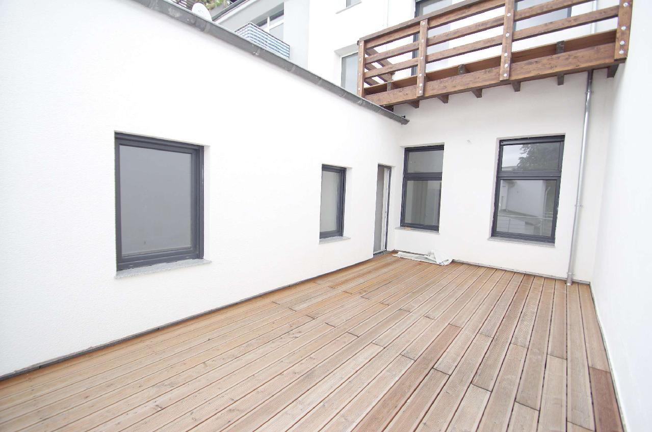 Vermietet! Moderne 2-Zimmerwohnung mit EBK  und  ca. 23 m² großer Dachterrasse in der Neusser City