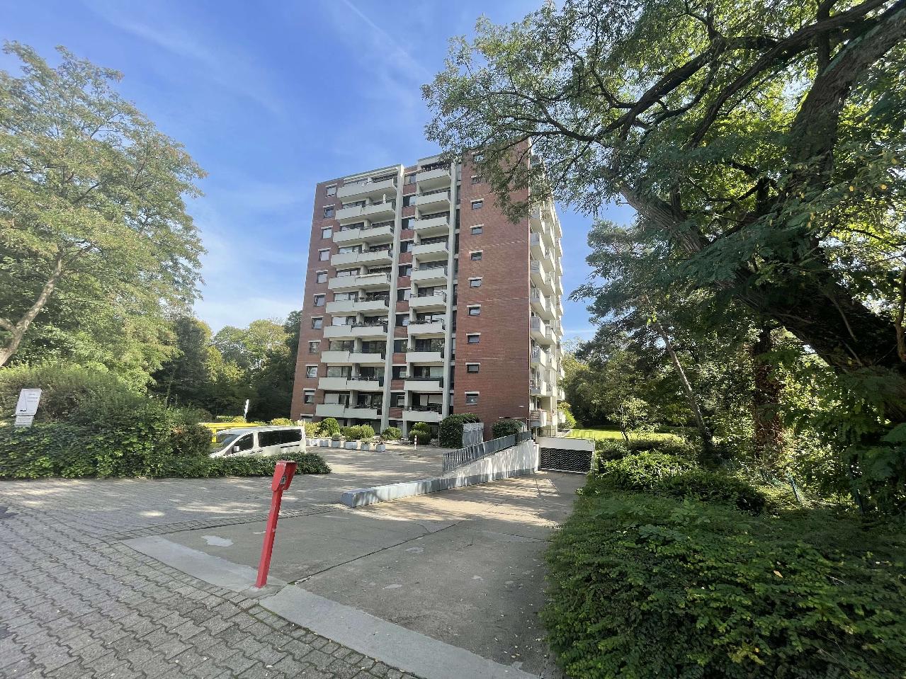 Vermietet! Neuss-Dichterviertel: 4-Zim.Whg mit EBK, TG-Stellplatz und Blick über Neuss