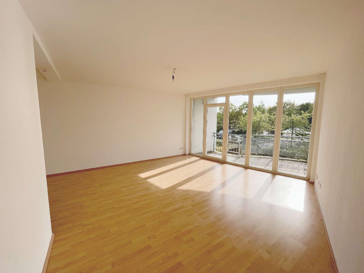 Vermietet! Helle 3-Zim-Whg. mit Balkon, Gäste-WC, Dusch/Wannenbad Aufzug u. TG-Stellplatz